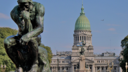 altText(Massa congeló por 180 dias los sueldos y dietas en Diputados, y CFK en el Senado)}