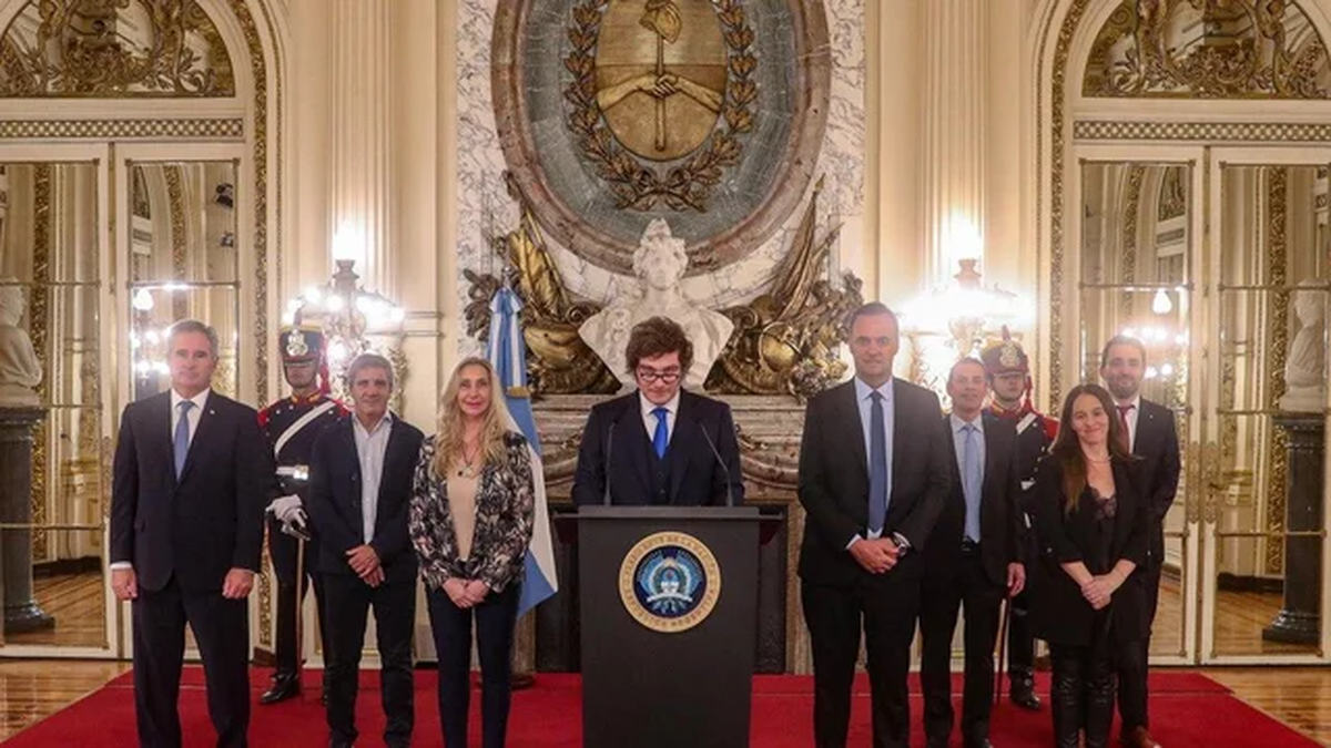 Javier Milei en La Rosada habló justo al gabinete. Javier Milei en La Rosada habló justo al gabinete.