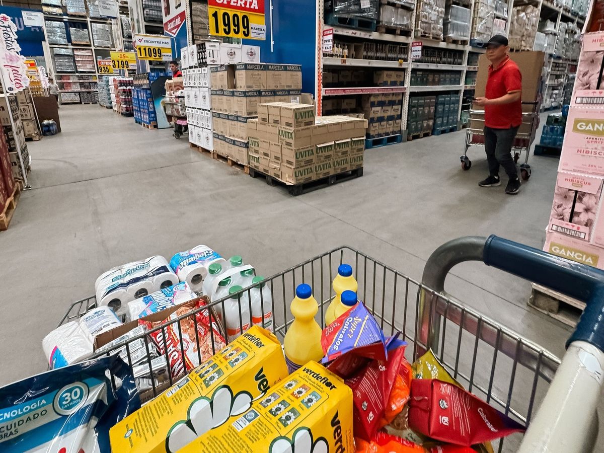 Cayó el consumo en supermercados y mayoristas.