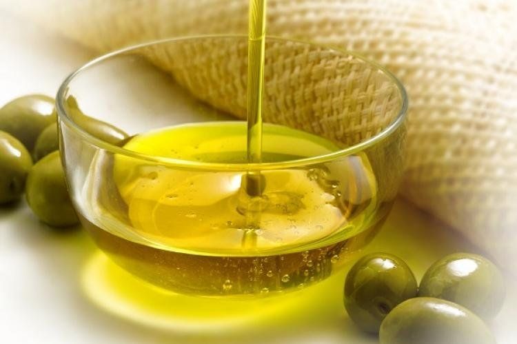 El aceite de oliva en ayunas, muchos beneficios.