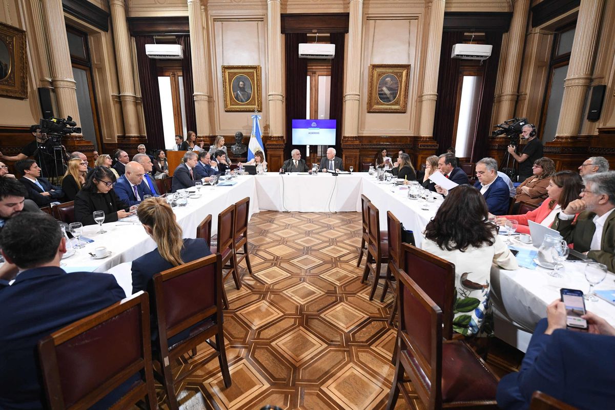 Carlos Mahiques en la Comisión de Acuerdos del Senado. Carlos Mahiques en la Comisión de Acuerdos del Senado.