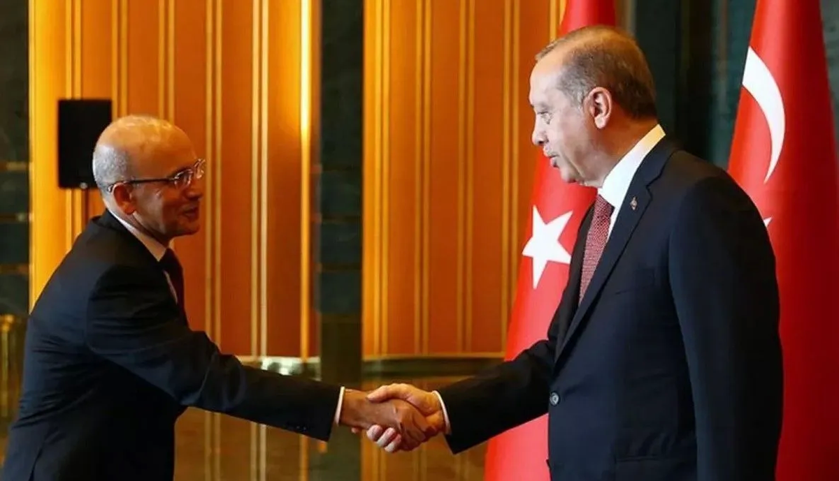 Mehmet Sismek, nuevo ministro de Hacienda y Finanzas, y Recep Tayyip Erdogan.