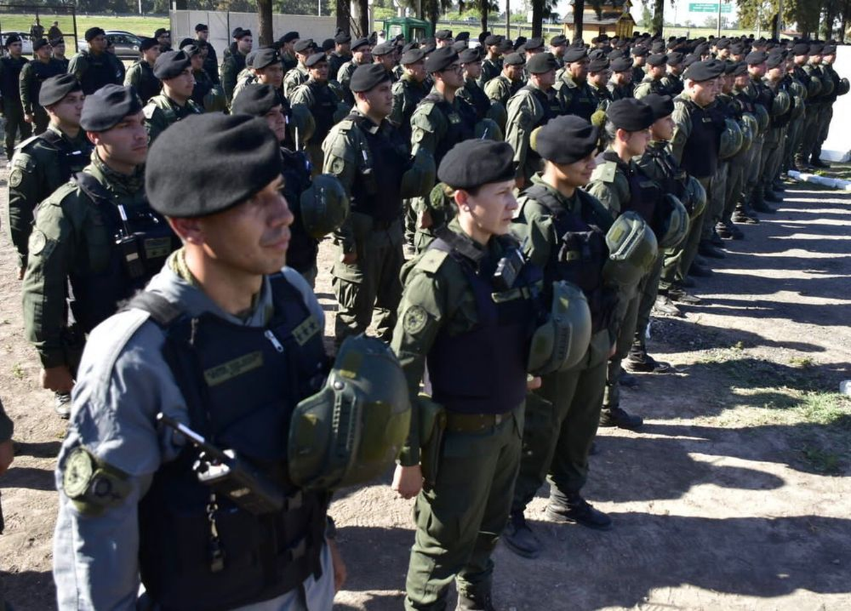 "Por un salario digno y condiciones laborales justas" marchan las 5 fuerzas federales