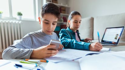 Habrá uso restringido de celulares en escuelas porteñas ¿Cómo será?