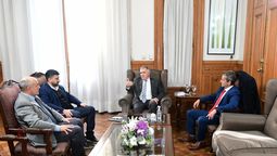 El gobernador, Osvaldo Jaldo, reunido con jefes comunales radicales de Tucumán.