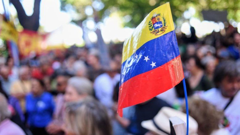 Rosario dividida por Venezuela: Festejos por la detención de Maduro y protestas contra Trump