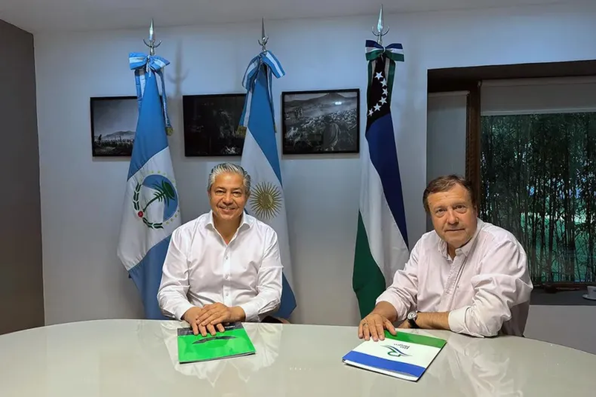 Rolando Figueroa y Alberto Weretilneck plantearán la posición de las provincias frente a la licitación que no las incluyó en el paquete accionario. Rolando Figueroa y Alberto Weretilneck plantearán la posición de las provincias frente a la licitación que no las incluyó en el paquete accionario.