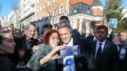 altText(Ya en España, Alberto F buscará apoyo de Pedro Sánchez y el Rey)}