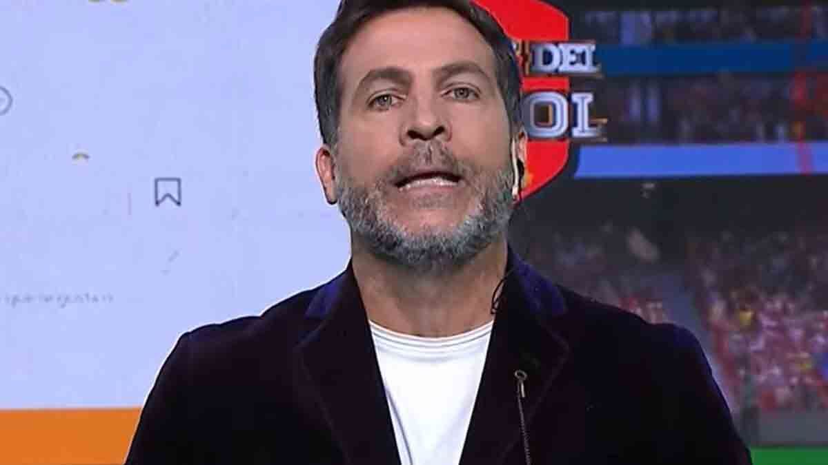 Juan Carlos Toti Pasman analizó la actualidad de River tras el empate con Independiente y explotó contra el técnico Marcelo Gallardo. Juan Carlos Toti Pasman analizó la actualidad de River tras el empate con Independiente y explotó contra el técnico Marcelo Gallardo.