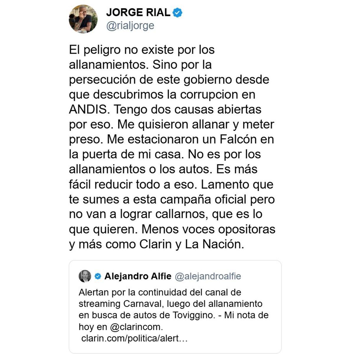 Para él, el problema no es judicial sino político: callar voces incómodas fuera del sistema mediático tradicional. Para él, el problema no es judicial sino político: callar voces incómodas fuera del sistema mediático tradicional.