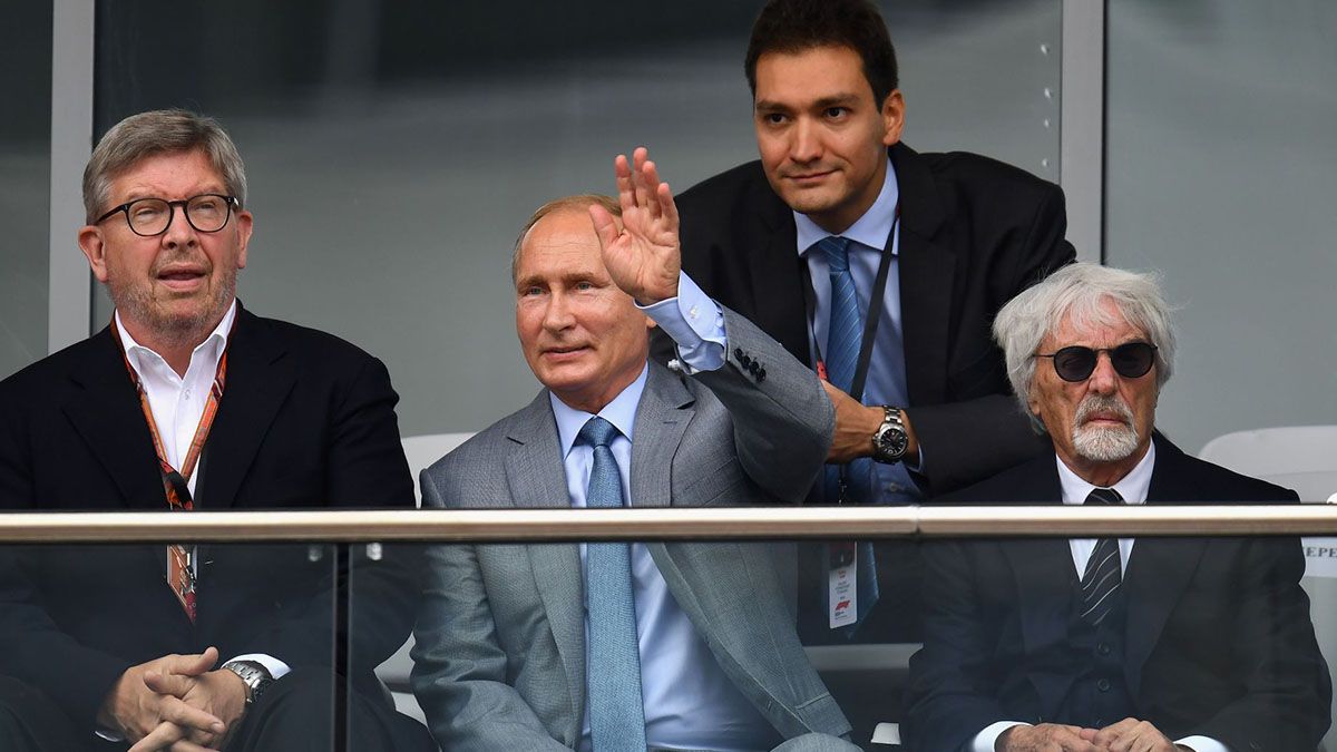 Bernie Ecclestone, ex jefe de la Fórmula 1, lanzó una polémica defensa del presidente ruso Vladimir Putin en medio de la guerra contra Ucrania: “Yo recibiría una bala por él”.