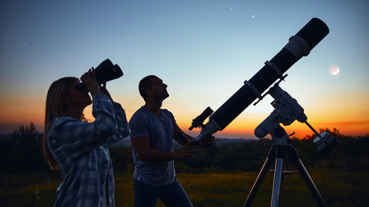 No necesitás equipo especial, solo oscuridad, paciencia y cielo despejado antes del amanecer. Lejos de las luces y sin mirar el celu, vas a ver hasta 15 meteoros por hora. No necesitás equipo especial, solo oscuridad, paciencia y cielo despejado antes del amanecer. Lejos de las luces y sin mirar el celu, vas a ver hasta 15 meteoros por hora.