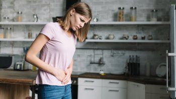 Lo que advierte el dolor de intestino y no debes pasar por alto