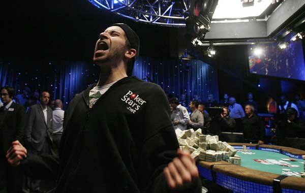 El poker online crea y atrae millonarios por igual.