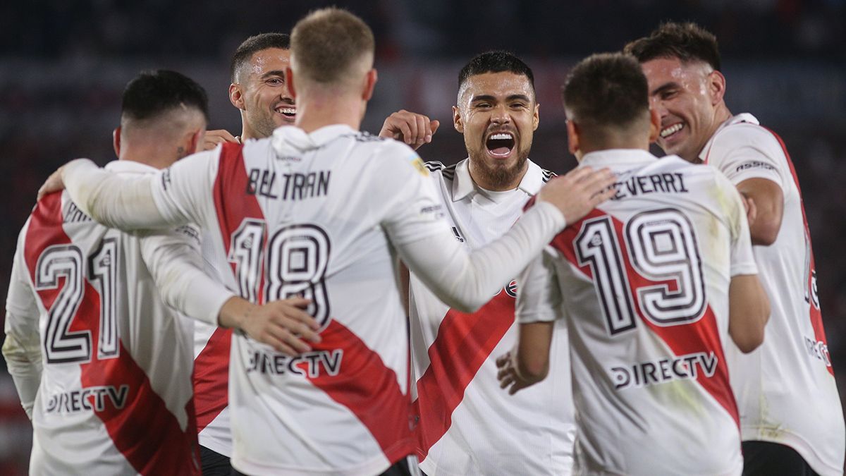 River ratificó su condición de puntero tras ganarle 3-1 a Instituto de Córdoba mientras Boca fue goleado 4-0 frente a Godoy Cruz. (Foto: Noticias Argentinas)