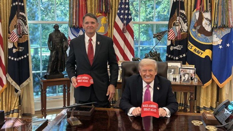 Candidato de Donald Trump se corona de gloria en Kentucky y pierde la disidencia republicana (Thomas Massie)
