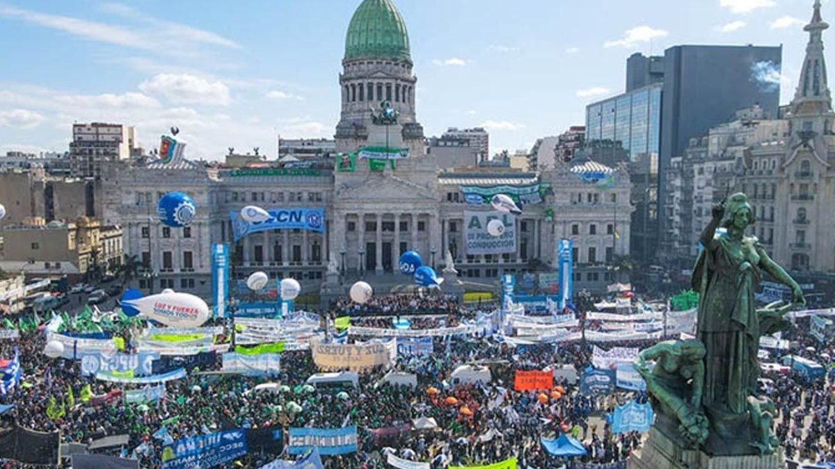 Javier Milei y otra marcha: Las redes y el clima anticipan convocatoria frágil