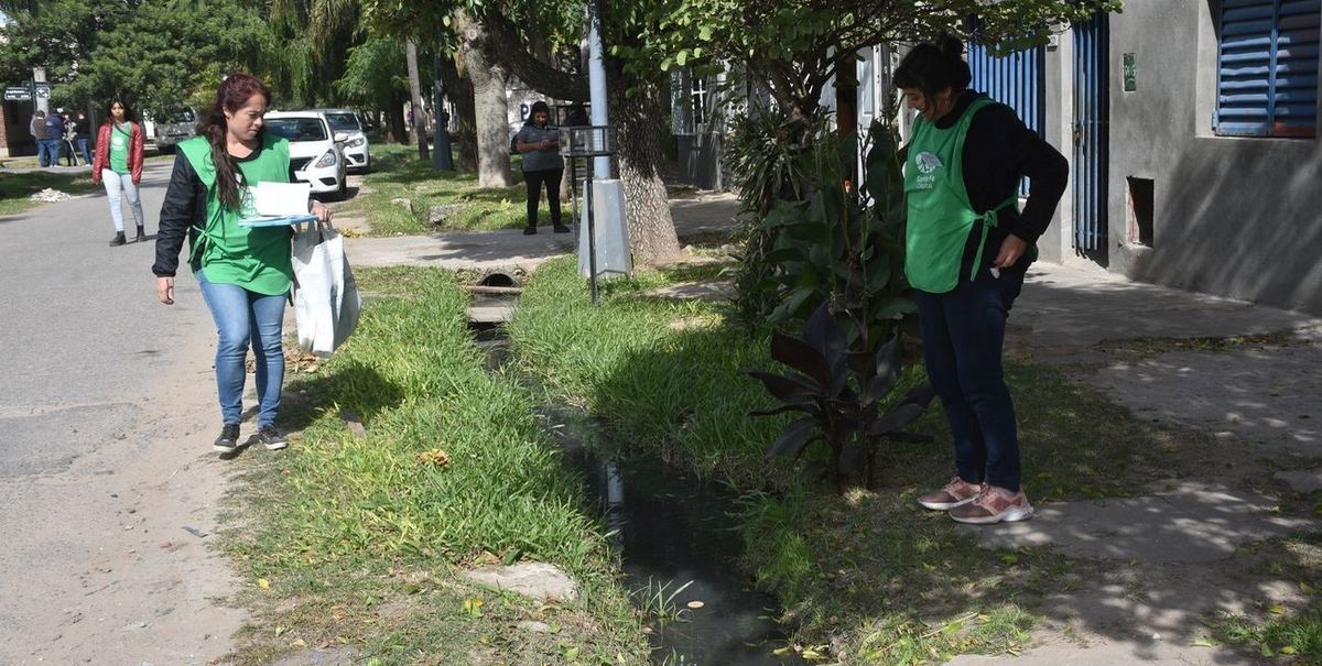 El personal de la Municipalidad estará debidamente identificado con pecheras y/o uniforme de trabajo e identificación con nombre apellido y DNI. El personal de la Municipalidad estará debidamente identificado con pecheras y/o uniforme de trabajo e identificación con nombre apellido y DNI.