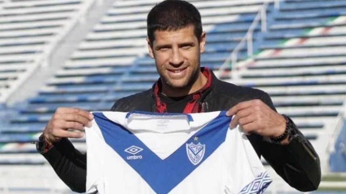 Sebastián Domínguez ya puso en marcha los trabajos de pretemporada en Vélez tras su paso por Tigre, que había anunciado su salida pero no rescindió su contrato. Sebastián Domínguez ya puso en marcha los trabajos de pretemporada en Vélez tras su paso por Tigre, que había anunciado su salida pero no rescindió su contrato.