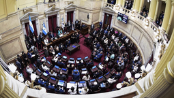 La sesión del Senado duró menos de una hora. La sesión del Senado duró menos de una hora.