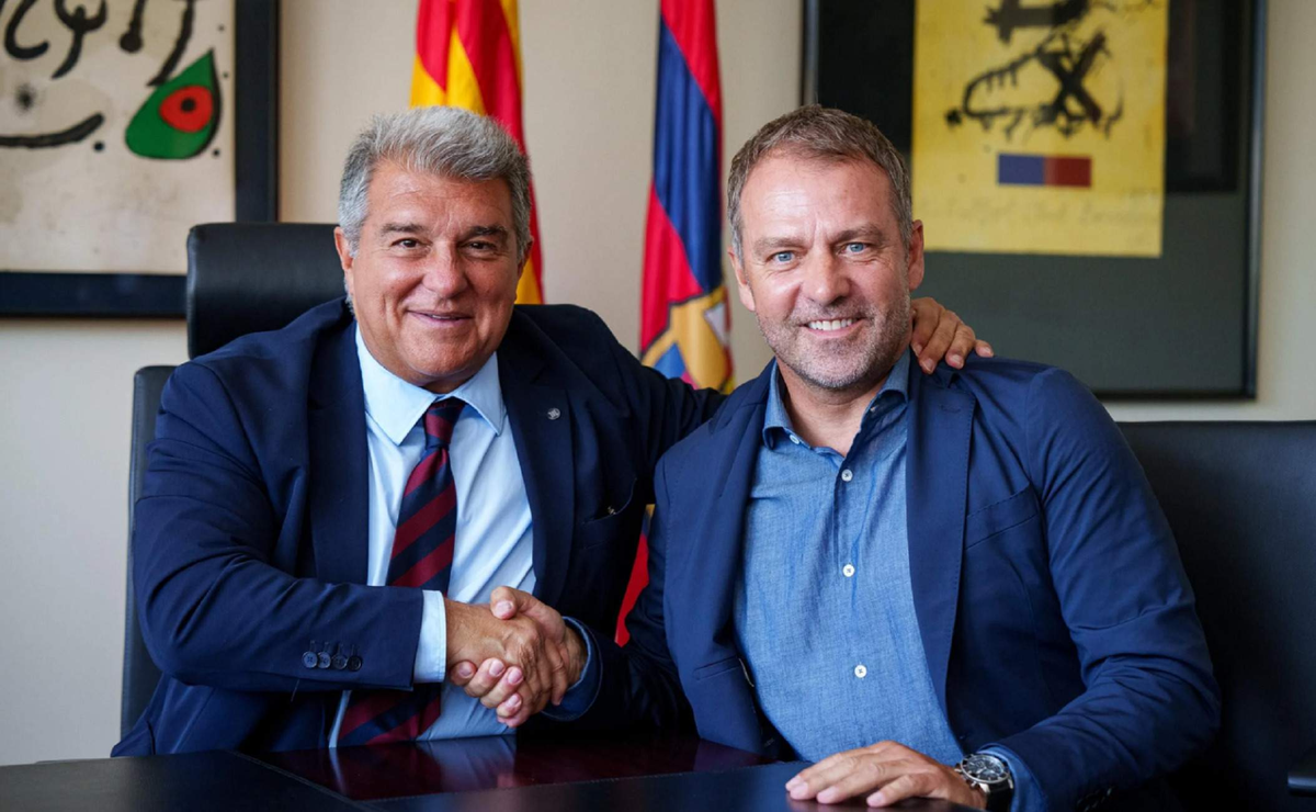 Joan Laporta y Hansi Flick, siguen alineados, ahora contra un juvenil que se marchó al PSG. Joan Laporta y Hansi Flick, siguen alineados, ahora contra un juvenil que se marchó al PSG.