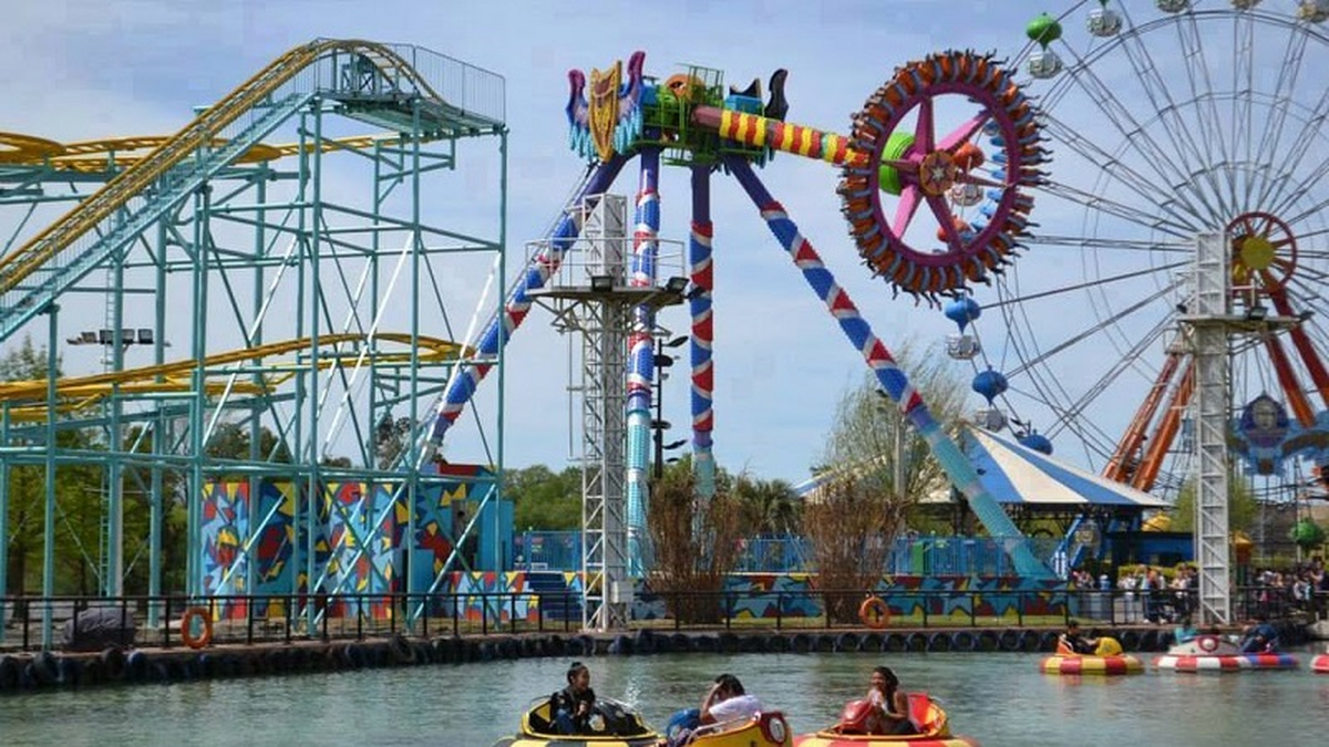 El Parque de la Costa se encuentra ubicado en Tigre.