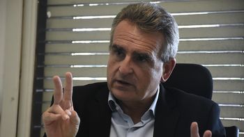 Desde Juntos por el Cambio denunciaron que dentro de la AFI, que preside Agustín Rossi, funcionaría ‘una mesa militar’ con presencia de asesores del general César Milani. Desde Juntos por el Cambio denunciaron que dentro de la AFI, que preside Agustín Rossi, funcionaría ‘una mesa militar’ con presencia de asesores del general César Milani.