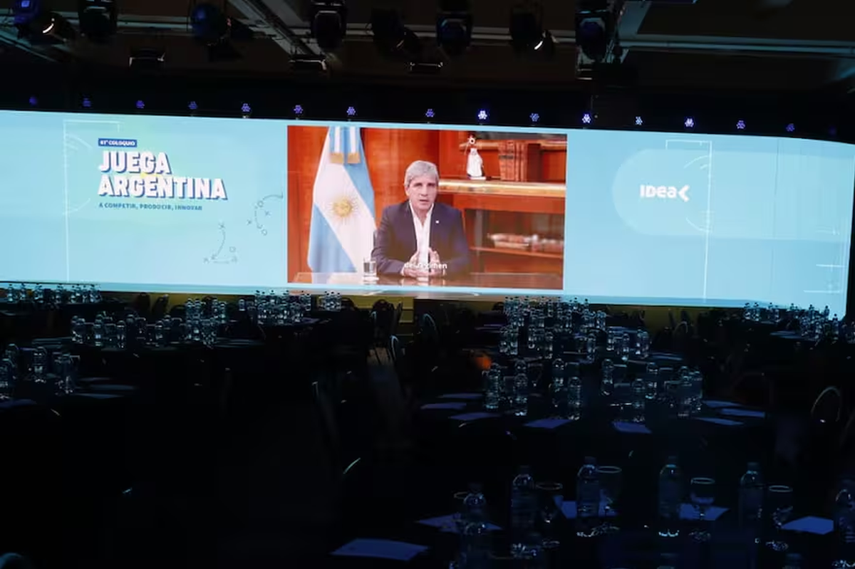 Luis Caputo envió un mensaje grabado de 10 minutos desde Washington a los empresarios reunidos en Mar del Plata.
