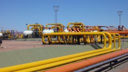 altText(Llegan los buques con GNL oneroso)}