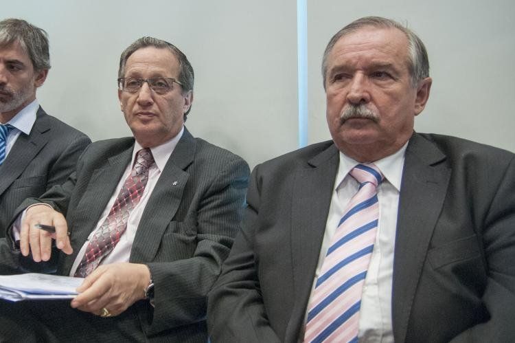Los presidentes de la AMIA, Guillermo Borger y de la DAIA, Julio Scholserr, este martes en el anexo de diputados del Congreso nacional, duarante la presentacion del canciller, Hector Timerman. Foto: Juan Vargas/NA.