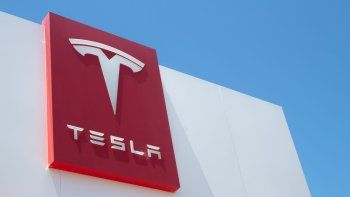 Tesla en la mira: ¿Es momento de comprar, vender o mantener?