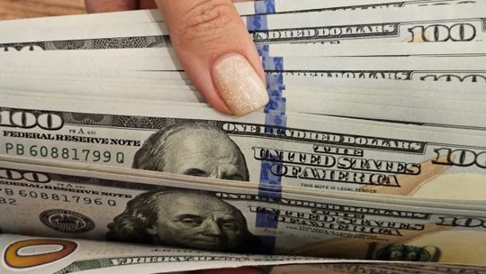 El dólar rebota (¿compra el Tesoro?) mientras se espera fuerte caída del Riesgo País El dólar rebota (¿compra el Tesoro?) mientras se espera fuerte caída del Riesgo País