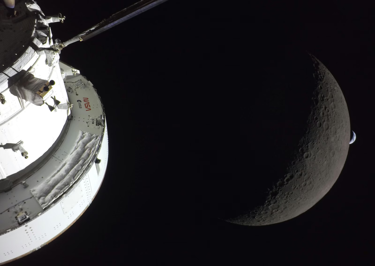 La colección representa un hito histórico: es la primera vez que el público puede ver imágenes de alta resolución de la Luna tomadas por astronautas en vuelo real desde las misiones Apolo. La colección representa un hito histórico: es la primera vez que el público puede ver imágenes de alta resolución de la Luna tomadas por astronautas en vuelo real desde las misiones Apolo.