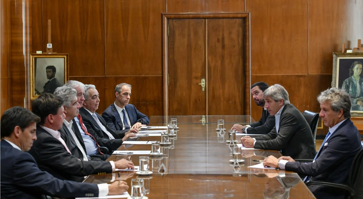 Año 2024; Luis Caputo recibe a directivos de CILFA. La vieron y no pudieron / No la vieron.