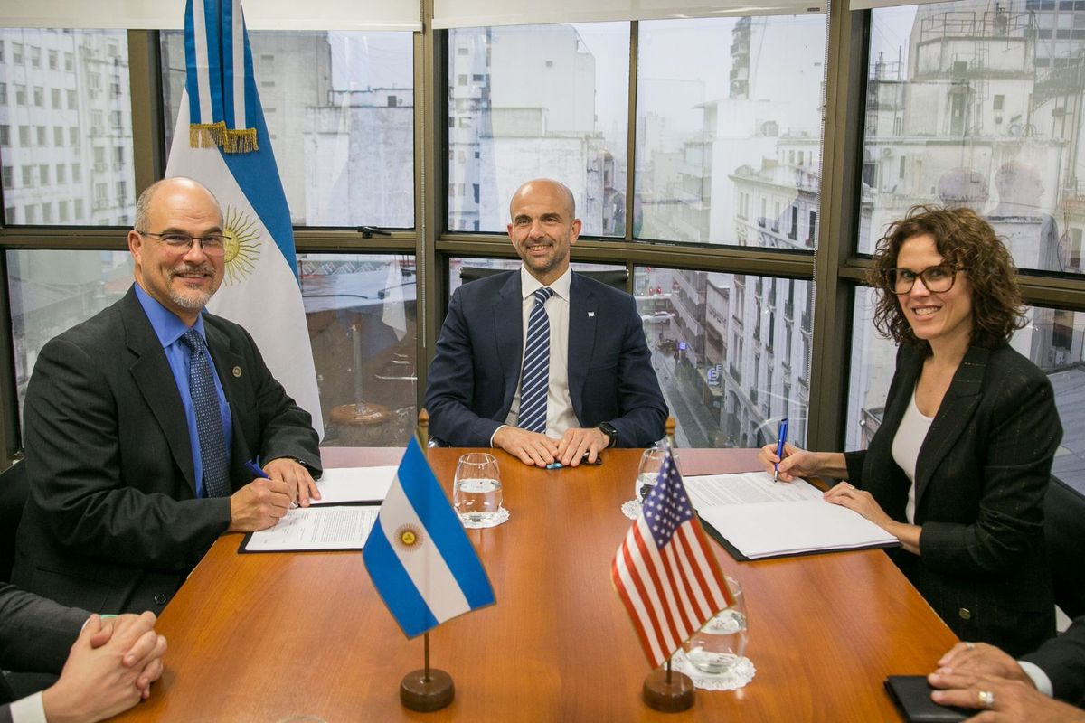 Franco Mogetta, secretario de Transporte de Argentina, junto al ANAC y la FAA. Franco Mogetta, secretario de Transporte de Argentina, junto al ANAC y la FAA. 