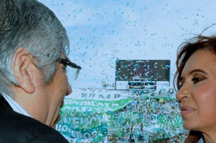 Hugo Moyano y Cristina Fernández celebrando el Día del Camionero, en 2009. (Foto Telam).