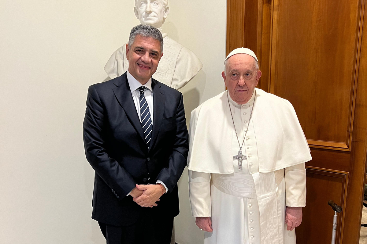 Jorge Macri con el Papa Francisco en febrero de 2024 durante una visita que el mandatario porteño calificó de "afectuosa y cordial" Jorge Macri con el Papa Francisco en febrero de 2024 durante una visita que el mandatario porteño calificó de "afectuosa y cordial"