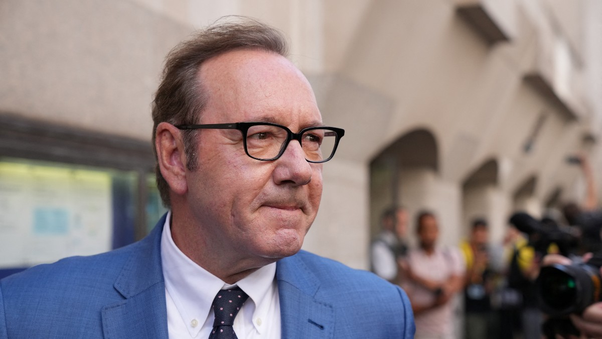 Kevin Spacey, había sido acusado anteriormente al primer dictamen de MRC, cosa que llevo a que se cancele dicha serie.