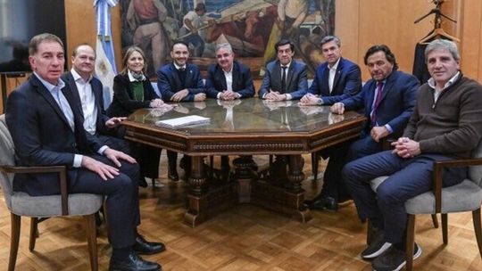 Caputo y&nbsp; Santilli con algunos gobernadores&nbsp; de provincias del Norte Grande