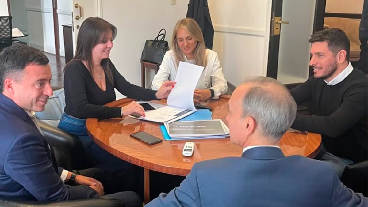 Reunión con visto bueno (para Córdoba). Reunión con visto bueno (para Córdoba).