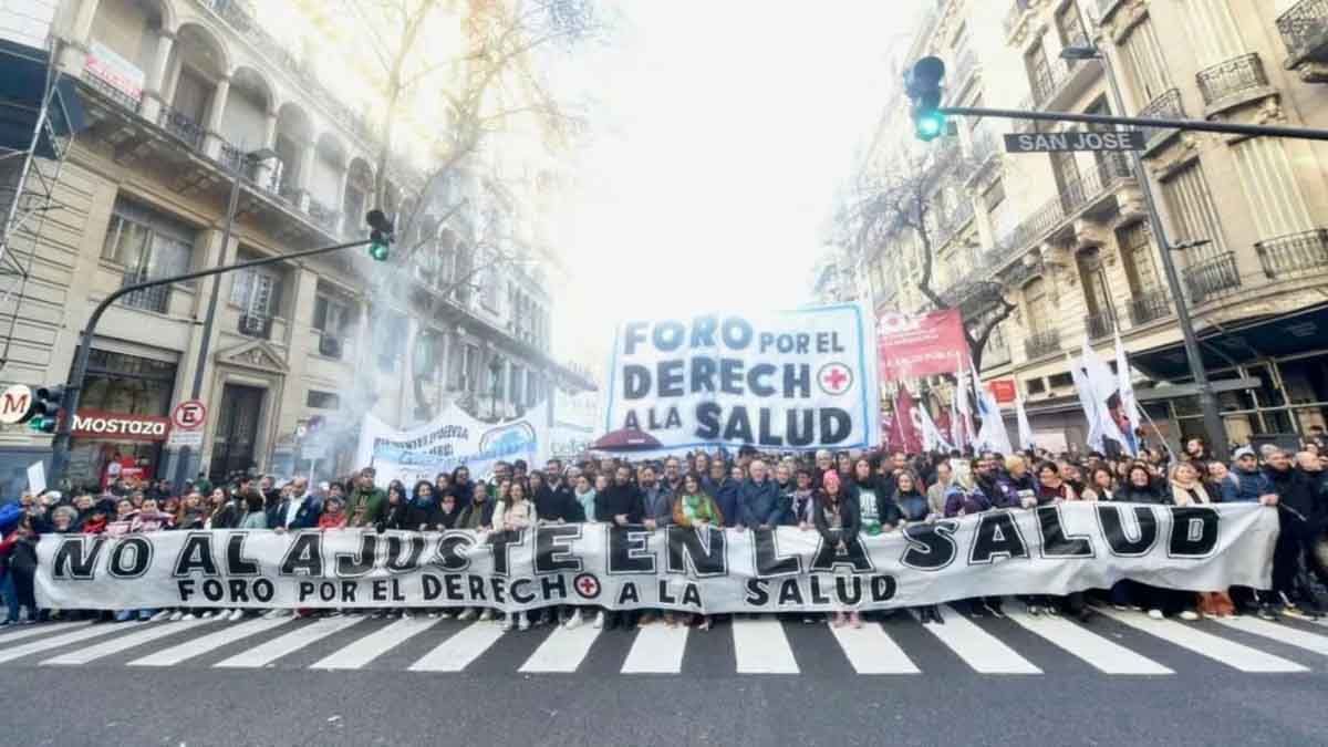 Los trabajadores de la salud vuelven a marchar contra el ajuste de Javier Milei en el sector.