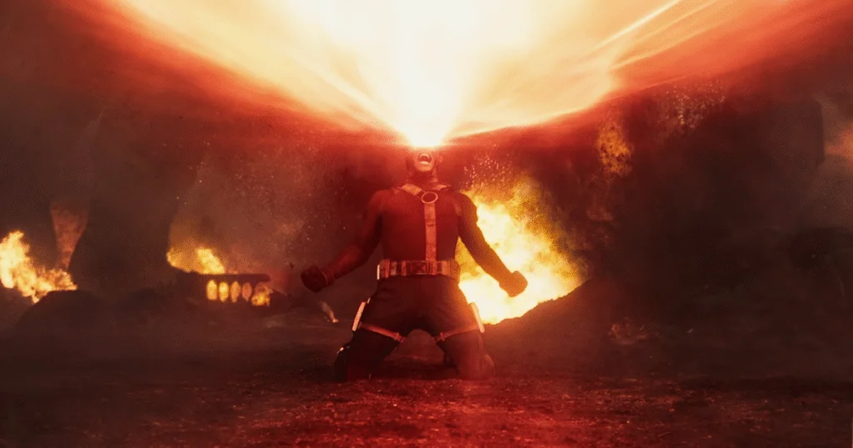 Cíclope aparece fiel al cómic frente a unos Centinelas, mientras que las ausencias de Jean Grey y Storm refuerzan la idea de habrán muertes previas y consecuencias reales. Cíclope aparece fiel al cómic frente a unos Centinelas, mientras que las ausencias de Jean Grey y Storm refuerzan la idea de habrán muertes previas y consecuencias reales.