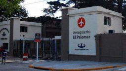 altText(Pasa la pelota: desde el Gobierno apuntan a La Cámpora por el cierre del aeropuerto de El Palomar)}