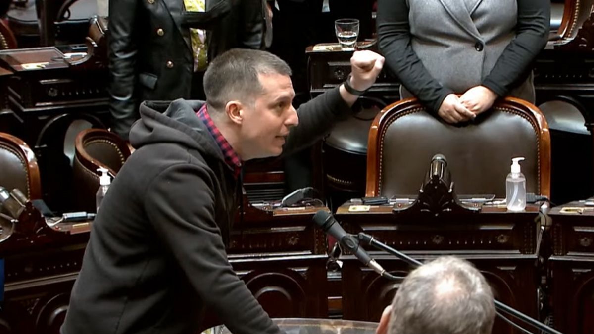 Juan Marino jura como diputado para ocupar la banca que dejó vacante Massa (Foto: captura de video).