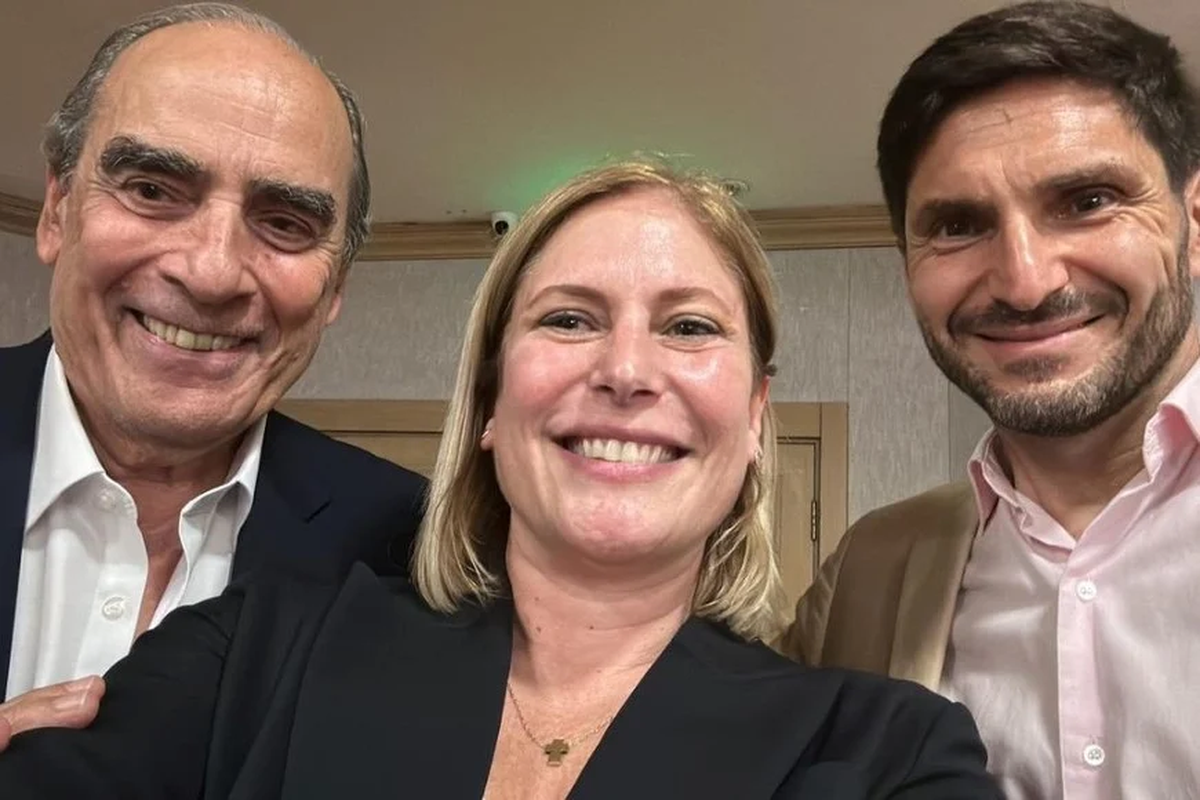 El electo gobernador de Santa Fe, Maximiliano Pullaro, le contó a la prensa lo que habló en Buenos Aires con los futuros ministros de Javier Milei. El electo gobernador de Santa Fe, Maximiliano Pullaro, le contó a la prensa lo que habló en Buenos Aires con los futuros ministros de Javier Milei.