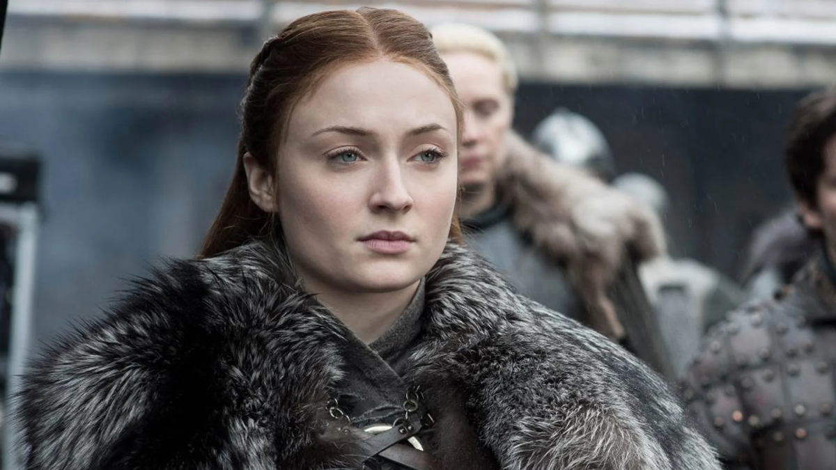 Sophie Turner alcanzó la fama mundial con solo 14 años al interpretar a Sansa Stark en 'Game of Thrones'. A lo largo de las ocho temporadas, creció junto a su personaje mientras enfrentaba la presión mediática y trastornos mentales y alimenticios. Sophie Turner alcanzó la fama mundial con solo 14 años al interpretar a Sansa Stark en 'Game of Thrones'. A lo largo de las ocho temporadas, creció junto a su personaje mientras enfrentaba la presión mediática y trastornos mentales y alimenticios.