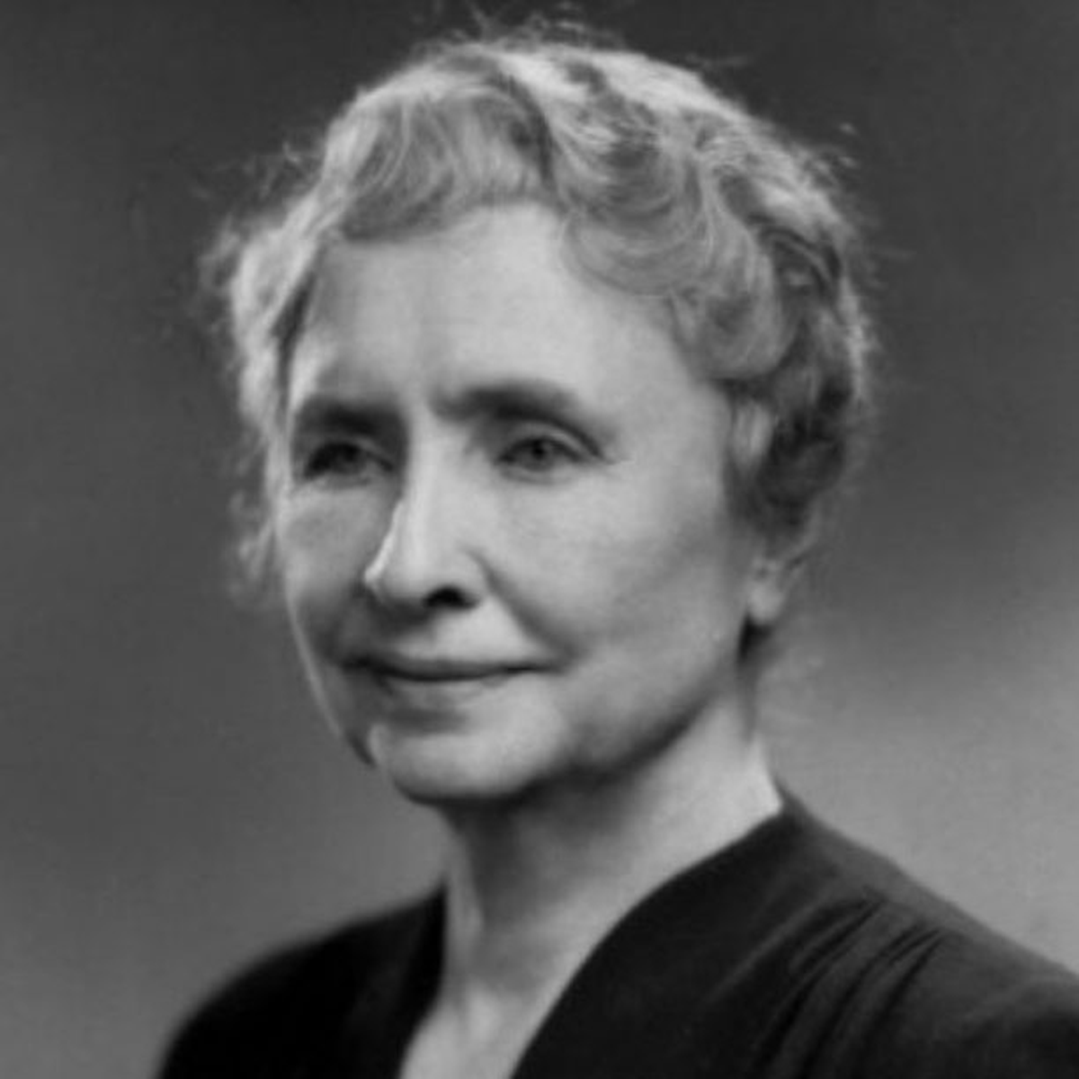 Helen Keller murió a sus 87 años, luego de una vida llena de amor, compromiso social y tras haber tenido un amorío en su juventud con Peter Fagan, un joven periodista, con el que planeaba casarse, pero su familia se opuso. Helen Keller murió a sus 87 años, luego de una vida llena de amor, compromiso social y tras haber tenido un amorío en su juventud con Peter Fagan, un joven periodista, con el que planeaba casarse, pero su familia se opuso.