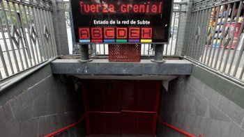 Paro total de subtes por falta de diálogo. Paro total de subtes por falta de diálogo.