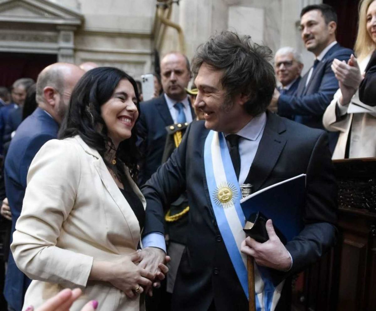 Marcela Pagano junto al presidente Javier Milei.